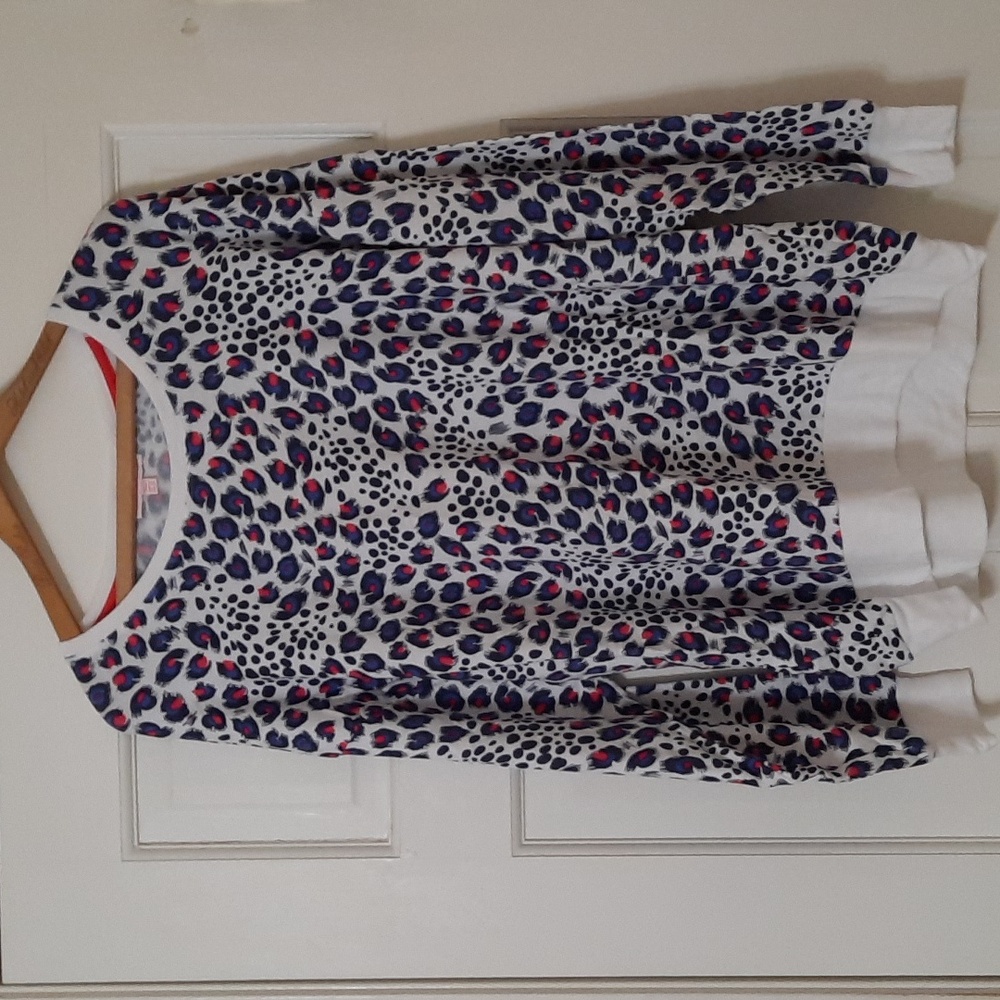 P. J. SALVAGE WHITE WITH, PINK, BLUE, AND BLACK PATTERN SZ 1X